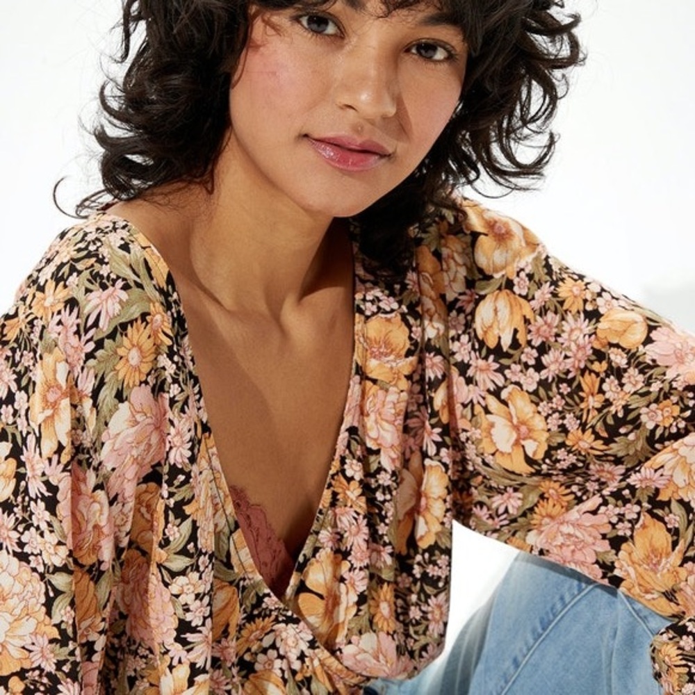 American Eagle Floral Blouse - Picture 2 of 6